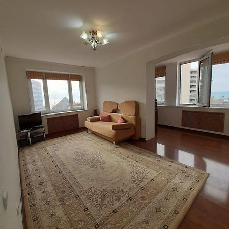 Flat at the seafront Apartment อัคเทา ภายนอก รูปภาพ